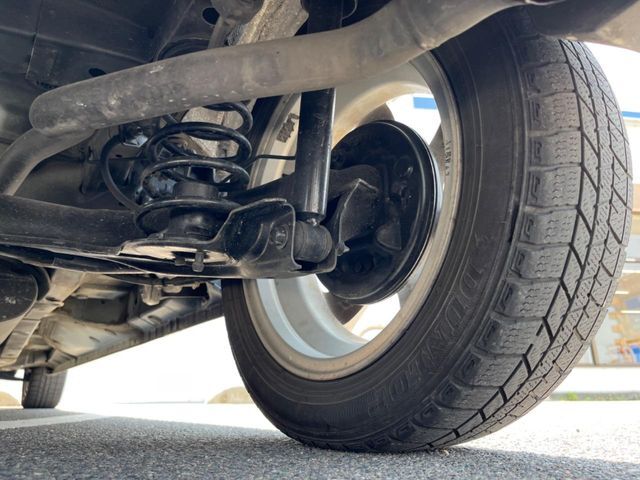 お車を安心してお乗りいただく為には、足回りの定期点検が欠かせません。サービスサポート（有償保証）では無料点検もご提供しており、安心のカーライフをお過ごしいただけるサポート体制が整っています。