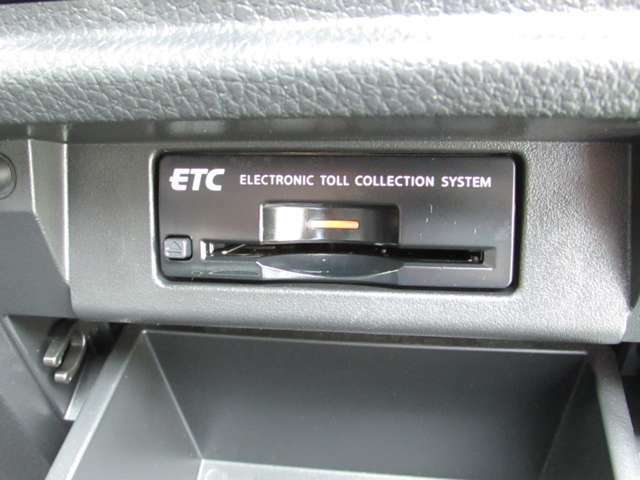 ETCは運転席右下にあります。