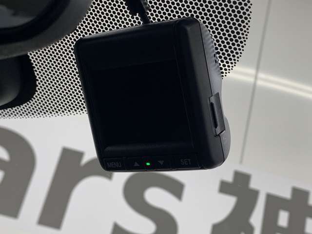 いざという時に安心のドライブレコーダー付き！これがあれば事故の際もトラブルにならずに済みますね！今では当たり前の装備になって来ました。