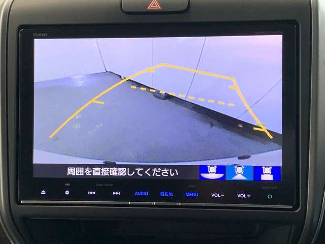 バックギアに入れるだけで自動でリヤカメラに切り替わります！車庫入れやバックが苦手な方にオススメ！