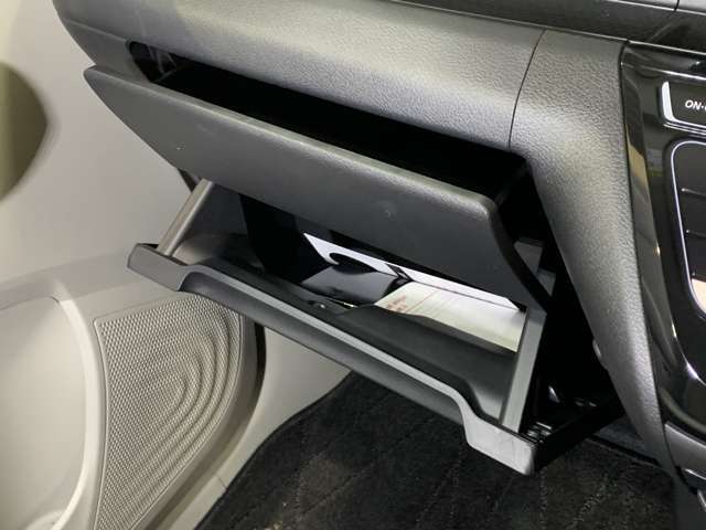 【アクセス便利】当店は竜王IC・栗東湖南ICから車で15分。滋賀県湖南市にある大型ショッピングセンター『イオンタウン湖南』内にある自動車販売店です。お買い物ついでにお気軽にお立ちよりください。