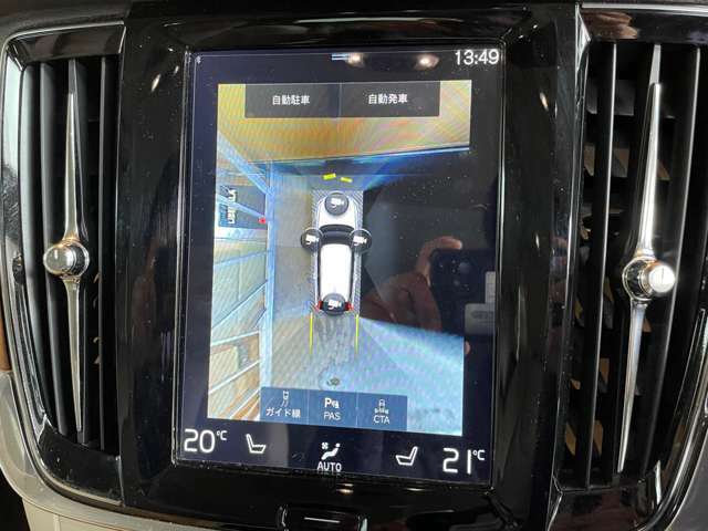 レーンアシスト付き360度カメラ：不安な駐車も360度カメラでラクラクできます！さらにレーンアシスト付きなので狭い箇所での駐車も安心です！