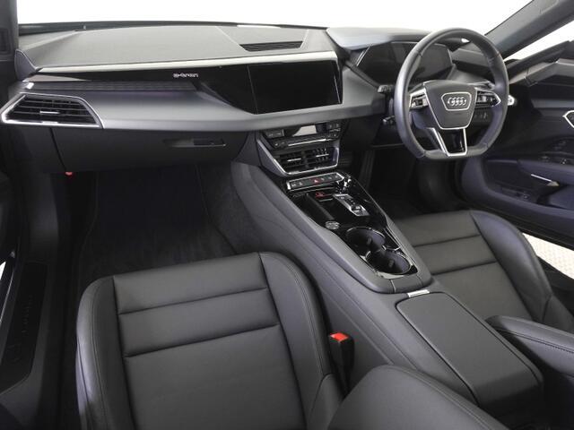 Audiのインテリアはエクステリア同様、優れたデザイン性とクオリティ、そして機能性を兼ね備えております。