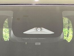 【トヨタセーフティセンス】走行中に前方の車両等を認識し、衝突しそうな時は警報とブレーキで衝突回避と被害軽減をアシスト。より安全にドライブをお楽しみいただけます。