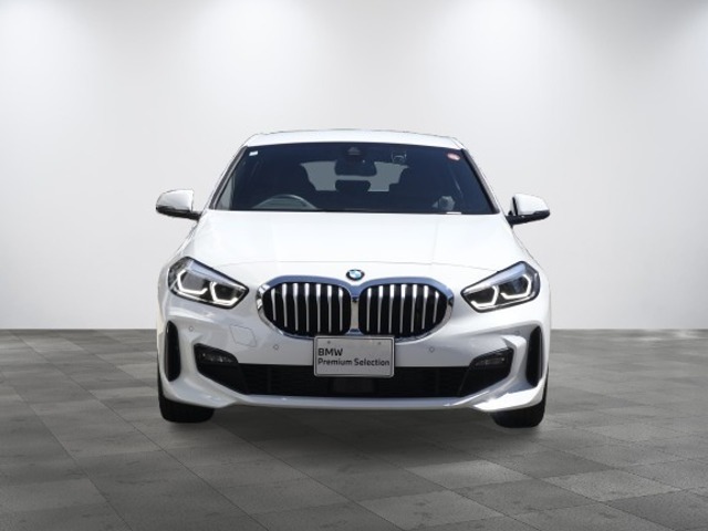 BMWのまさに「顔」ともいえる「キドニー・グリル」は、他の追随を許さない存在感を誇り、「キドニー・グリル」を見かけただけでBMWの風格を感じさせます！！