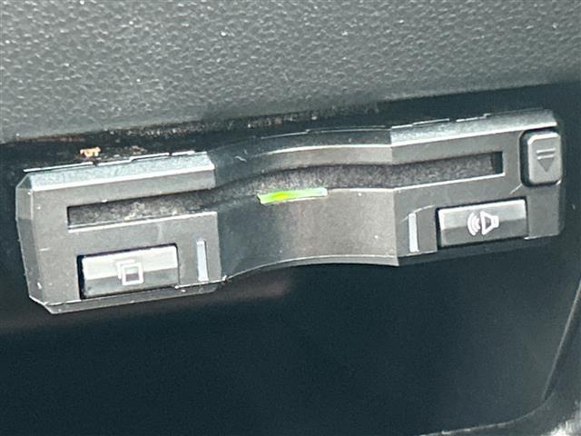 【ETC】有料道路を利用する際に料金所で停止することなく通過できる、ETC車載器（ノンストップ自動料金収受システム機器）が装備されています。セットアップを行うことで利用可能になります。