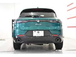 スタイリシュで洗練されたリヤビューとそして快適な空間を提供致します。