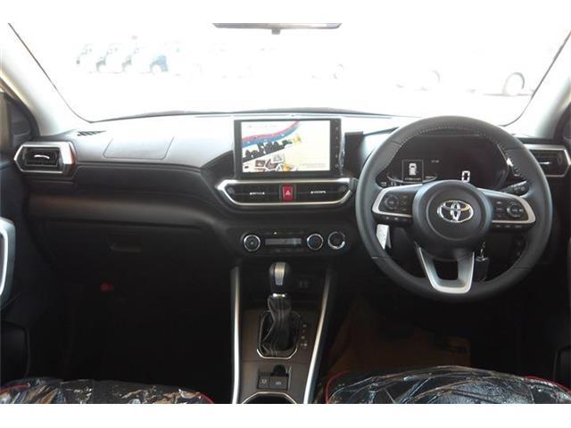 前席全体　目線も高く広い視界で安心して運転することができますね！