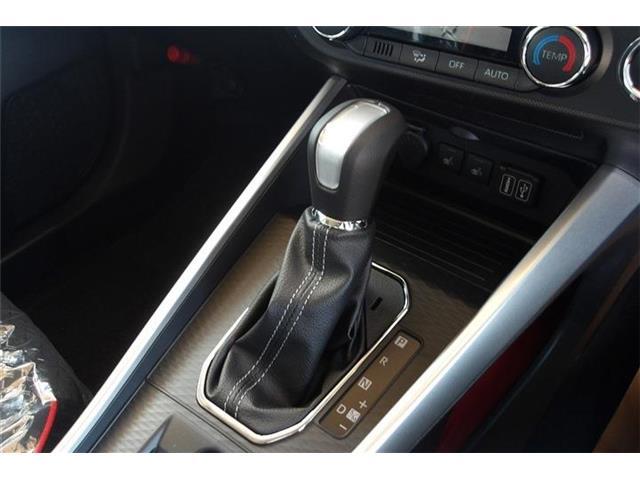 シフト操作がしやすく快適なドライブをお楽しみいただけます。