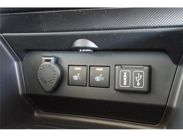 運転席/助手席シートヒーター付です。