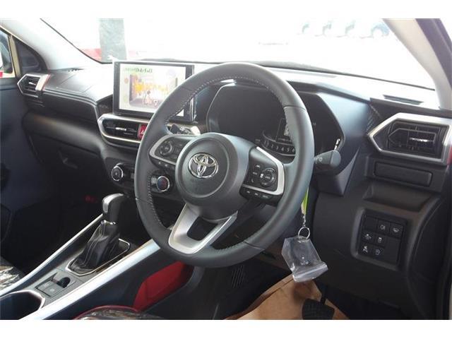 前席全体　目線も高く広い視界で安心して運転することができますね！