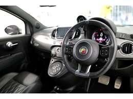 カスタム多数アバルト595ツーリズモ入庫しました