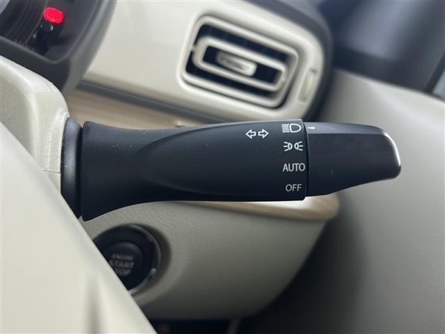 【オートライト（AUTO）】外の明るさをシステムが感知して、自動でヘッドライトが点灯します！ヘッドライトをつけ忘れを防ぐ便利機能です。