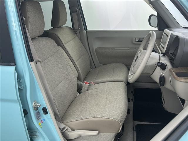 【運転席】座り心地が良いシートなので長時間の運転でも快適にお過ごしいただけます。新品のフロアマットのご注文も可能です。掲載箇所以外にご希望の写真がございましたらお気軽にお問い合わせ下さい。