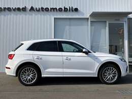 コンパクトなサイズながらシャープでアウディらしいデザインで好評があります。