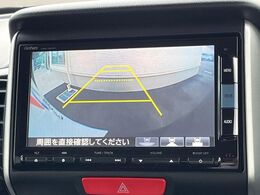 【バックカメラ】駐車時に後方がリアルタイム映像で確認できます。大型商業施設や立体駐車場での駐車時や、夜間のバック時に大活躍！運転スキルに関わらず、今や必須となった装備のひとつです！