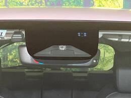 【ホンダセンシング】走行中に前方の車両等を認識し、衝突しそうな時は警報とブレーキで衝突回避と被害軽減をアシスト。より安全にドライブをお楽しみいただけます。
