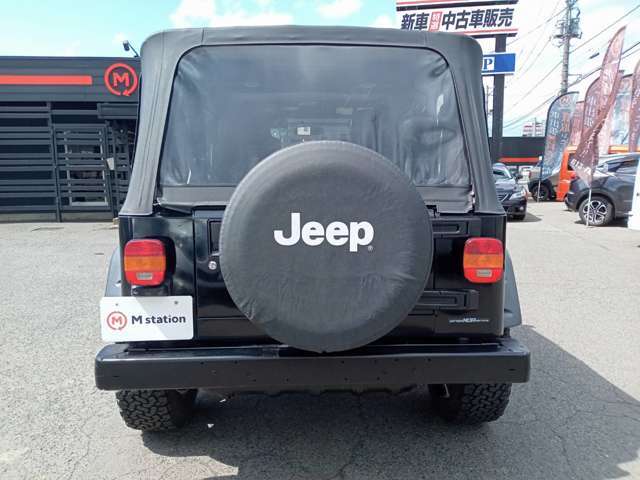 パートタイム4WD　ソフトトップ幌　オーバーフェンダー　ETC　サイドステップ　KMC18インチAW　ホワイトレタータイヤ　純正CDオーディオ　オートマ