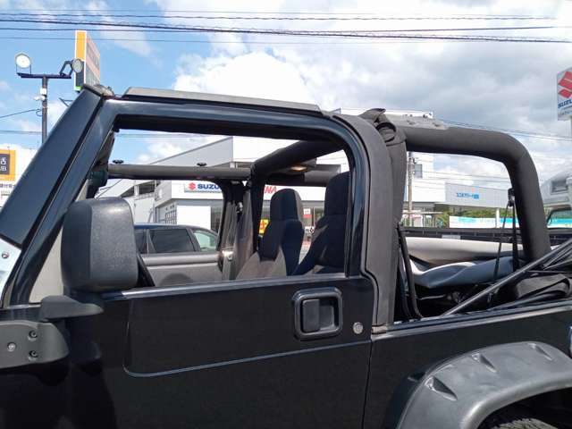幌をオープン出来ますので、オープントップの爽快感をお楽しみ頂けます！