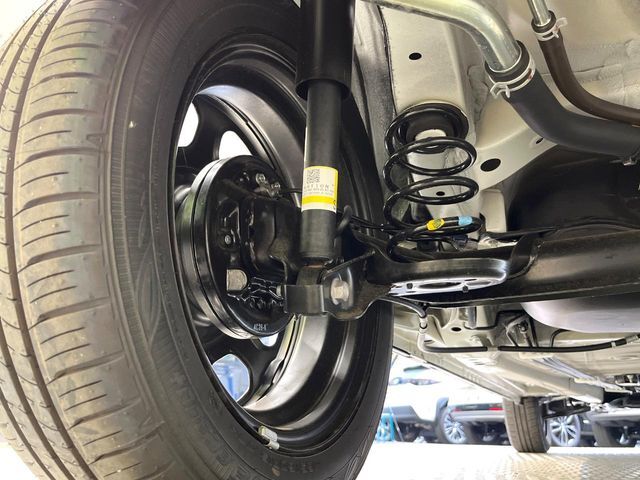 お車を安心してお乗りいただく為には、足回りの定期点検が欠かせません。サービスサポート（有償保証）では無料点検もご提供しており、安心のカーライフをお過ごしいただけるサポート体制が整っています。