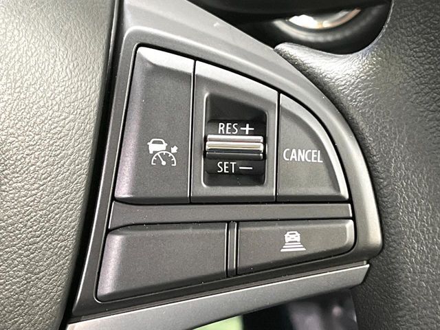 【アダプティブクルーズコントロール】高速道路での長距離走行が楽に！！自動で速度を保つクルーズコントロールが、衝突軽減システムと連携し、前方の車両を感知して車間を保つように速度調節してくれます！！