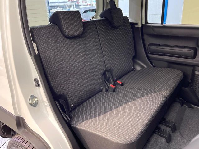 高品質なオリジナルフロアマットもオプションにてご用意しております。お好きなデザインやカラーをお車に合わせて選んでいただくことができます♪