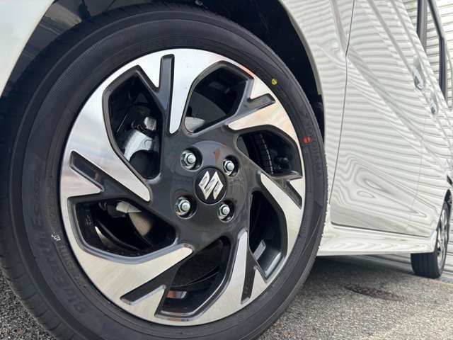 純正15インチアルミホイールを装備☆タイヤサイズは165/55R15となっております☆