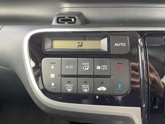 【オートエアコン】車内温度を感知して自動で温度調整が可能！いつでも快適な車内空間を創り上げます♪