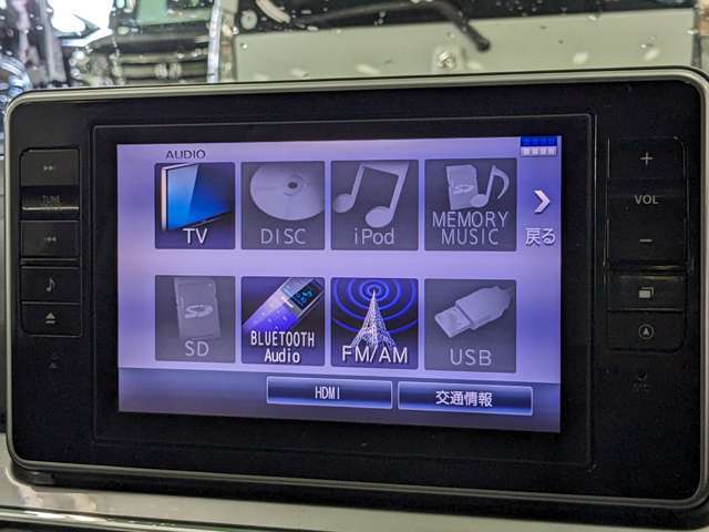 【純正8インチナビ】　こちらのお車のナビはCD/DVD再生・フルセグTVの視聴・BLUETOOTHオーディオがお使いいただけます！