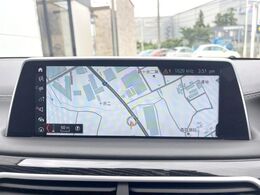 ●BMW純正ナビ:一体感のあるナビは、高級感ある車内を演出してくれます。オーディオ機能も充実しておりますので、運転もより楽しめます♪
