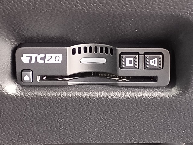 ETC2.0車載器が装備されております。ETC2.0は路車協調システムによる運転支援サービスを受けることができる車載器です。セットアップを完了してから納車させていただきます。