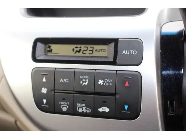 フルオートエアコンを装備！夏や冬の車内を快適にいたします！