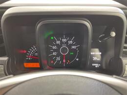 【スピードメーター】メーターがシンプルで見やすく運転しやすいですね！