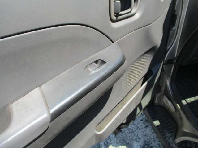 働く車を中心に多数の在庫を完備！お値打ちな車輛から新車まで幅広く販売させていただいております　軽ハコ　軽トラック～バン　トラックと常時30台以上！！まずはフリーダイヤル0078-6002-351511お気軽に！！