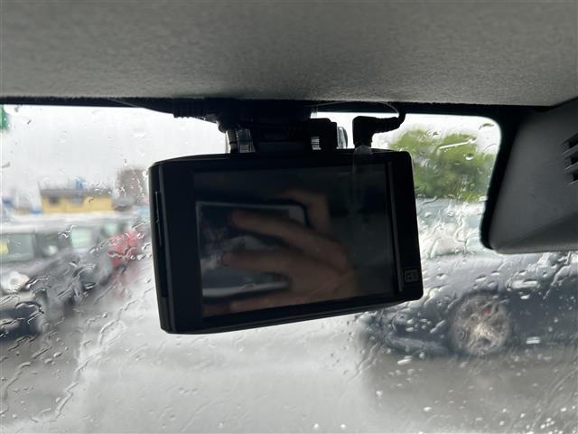 【ルームミラー】現車の確認はお電話で在庫のご確認の上是非ご来店くださいませ！ご来店の難しい方は店舗スタッフがお電話やメールで詳細をお答えさせて頂きます。