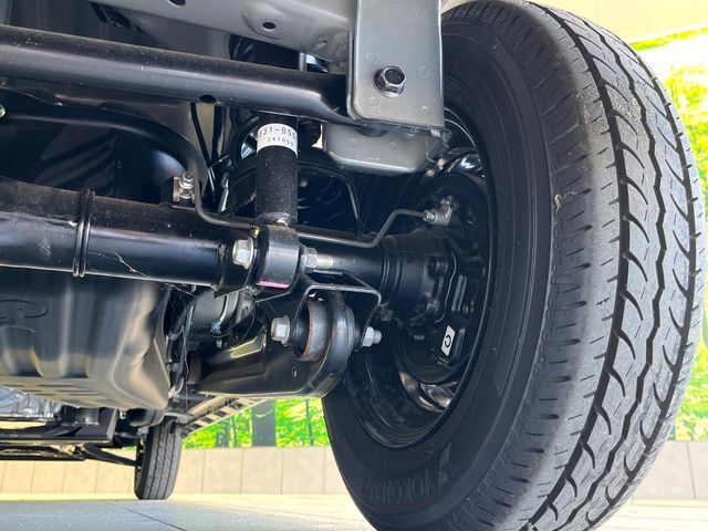 お車を安心してお乗りいただく為には、足回りの定期点検が欠かせません。サービスサポート（有償保証）では無料点検もご提供しており、安心のカーライフをお過ごしいただけるサポート体制が整っています。