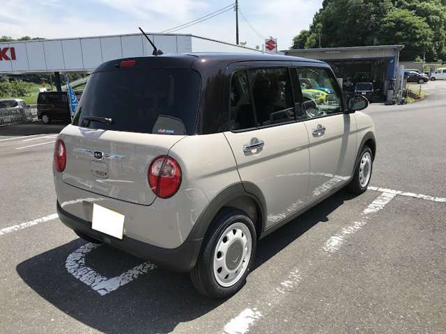 後方バンパーには4つのセンサーが付いて後退時には障害物を検知しセンサーでお知らせをしくれます。また、軽減ブレーキが作動します！