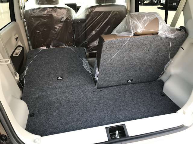 リアシートを倒せば比較的大きなお荷物も積めます！