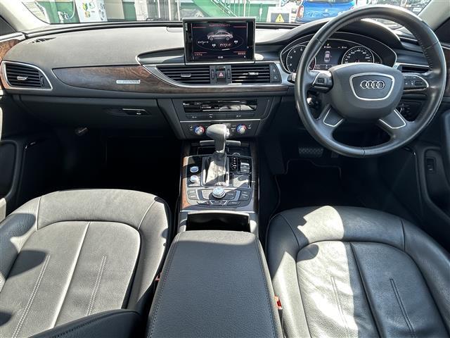 【運転席まわり】現車の確認はお電話で在庫のご確認の上是非ご来店くださいませ！ご来店の難しい方は店舗スタッフがお電話やメールで詳細をお答えさせて頂きます。