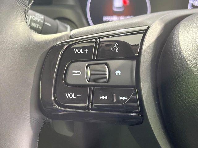 【ステアリングスイッチ】運転中、前方から目線をそらすことなく、オーディオ等の操作が可能な便利機能！安心＆快適なドライブを演出してくれます♪