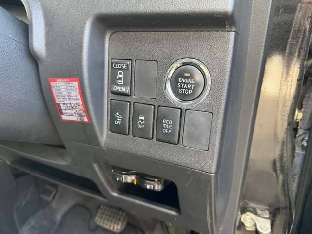 左側パワースライドドアもついています。ETCもあります