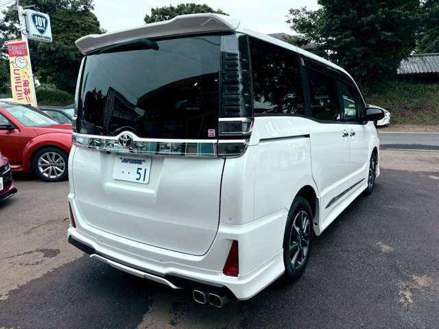 お客様と長いお付き合いをさせて頂きたいので納車後のアフターフォローにも力をいれています。タイヤ交換、板金修理、車検、ご相談ください。