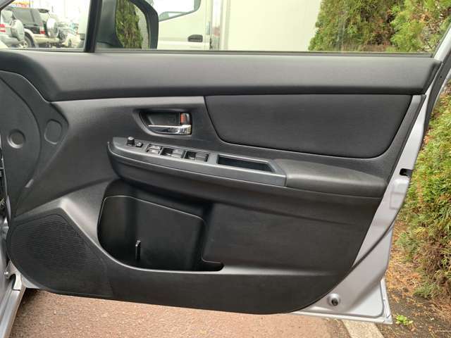 ☆クルマ買ったらエンジンオイル無料のテクノオートリアルです。納車時より走行距離4000キロ又は6ヶ月に一回のペースでご来店していただければ、エンジンオイル交換が無料です！工賃・オイル代金が0円！