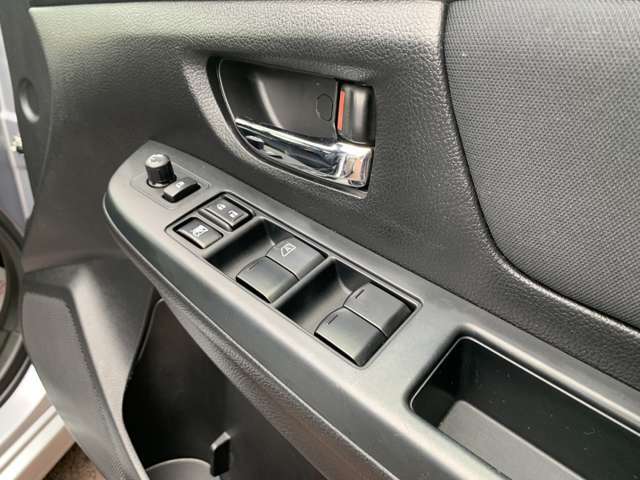 ☆クルマ買ったらエンジンオイル無料のテクノオートリアルです。納車時より走行距離4000キロ又は6ヶ月に一回のペースでご来店していただければ、エンジンオイル交換が無料です！工賃・オイル代金が0円！