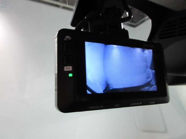 前後ドライブレコーダーなら事故の走行記録をすることができます あおり運転にも役立ちます。