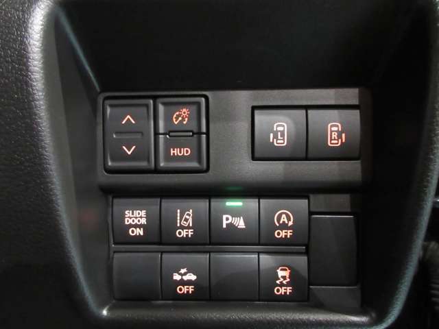 赤信号などで停止した際に一定の条件を満たすと自動的にエンジンが停止するアイドリングストップ信号待ちなどの停車中にエンジンを停止させ燃料節約と排出ガス軽減のダブルの効果があります