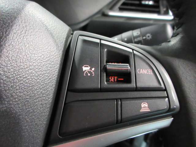 クルーズコントロール付高速道路の運転がより快適に、運転操作をサポートしてくれます。高速道路での運転がとっても楽になる装備です。ハンズフリー通話ができ運転中も安心ですね