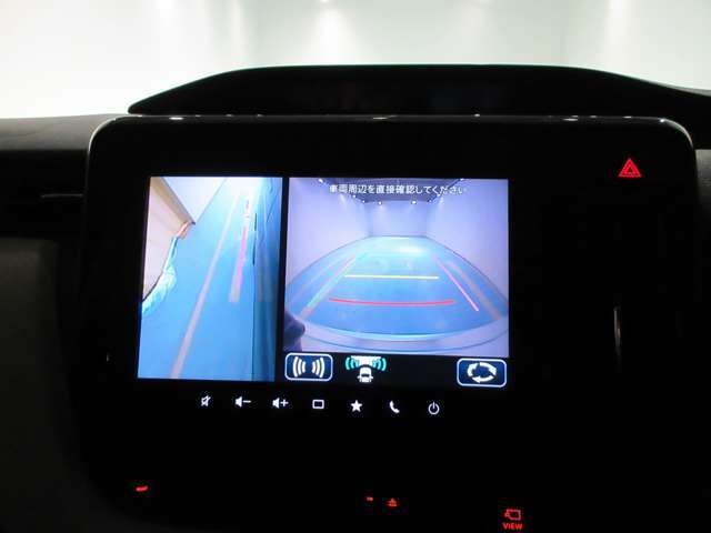 サイドブラインドカメラです。左前方を映します。巻き込みの確認ができますよ