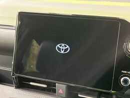 【10.5インチナビ】高級感とインパクトのある大画面ナビを装備。各種オーディオ操作はもちろん、スマホ連携もできる利便性の高いナビです♪