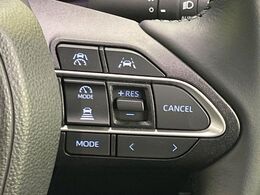 【レーダークルーズコントロール】高速道路での長距離走行が楽に！！自動で速度を保つクルーズコントロールが、衝突軽減システムと連携し、前方の車両を感知して車間を保つように速度調節してくれます！！